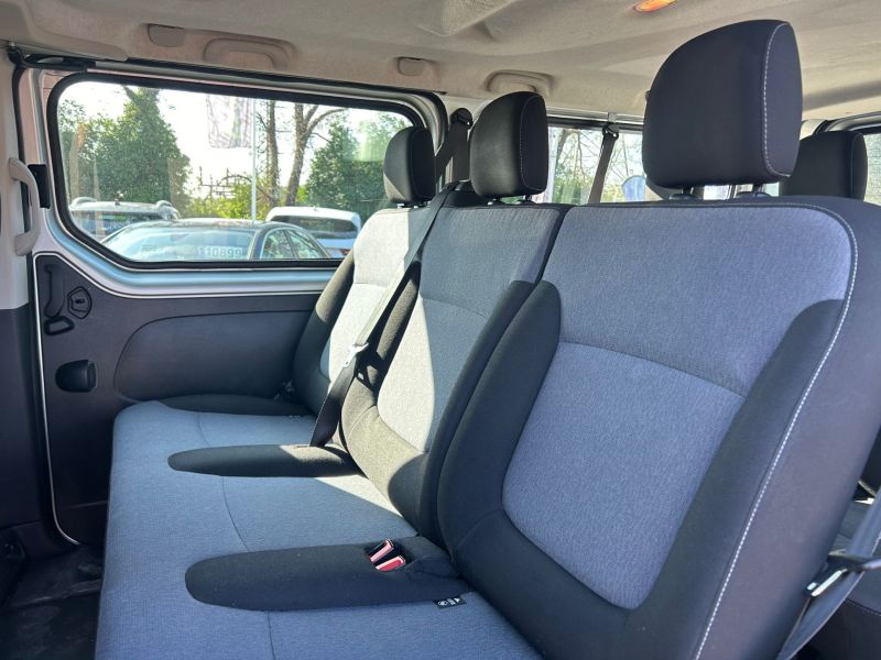 VAUXHALL VIVARO COMBI CDTI S/S NO VAT 9 SEATER  - 3389 - 7