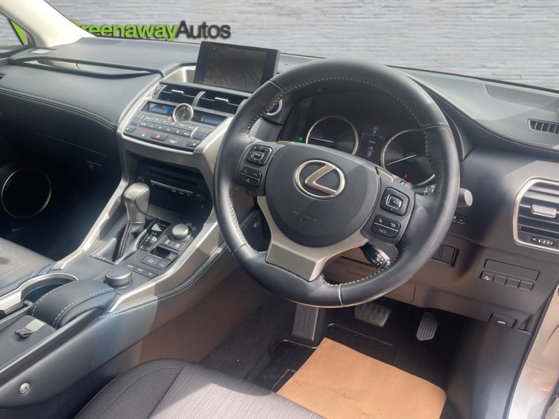 LEXUS NX 300H SE - 3342 - 17